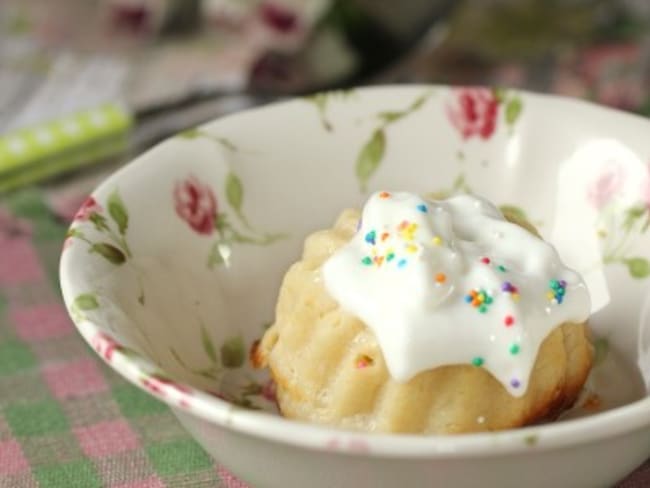 Baba au rhum et crème fouettée au chocolat blanc