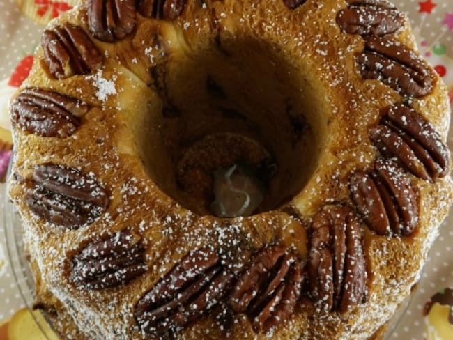 Kouglof chocolat, pépites de nougatine et noix de pécan