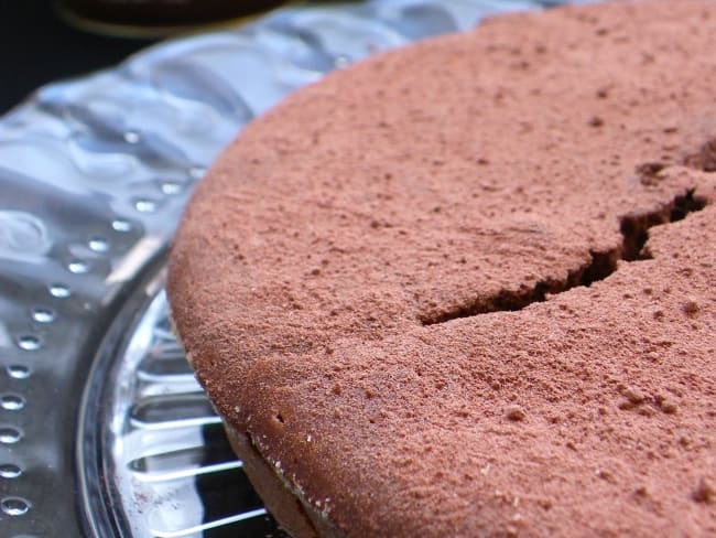 Dark crackled cake au chocolat noir et à la crème de marrons