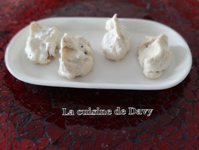 Meringues abricots noisettes