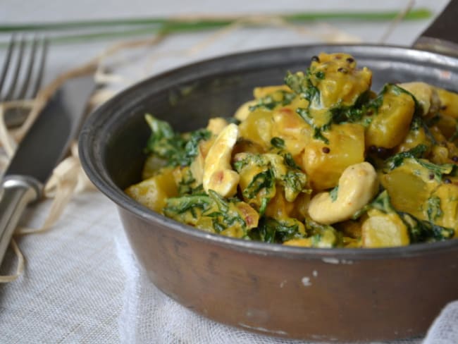 Curry de chou kale et pommes de terre aux noix de cajou