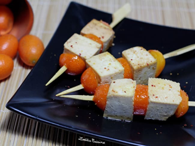 Brochettes de tofu laqué aux kumquats et citron vert