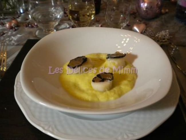 Noix de Saint-Jacques à la crème de poireaux et aux truffes