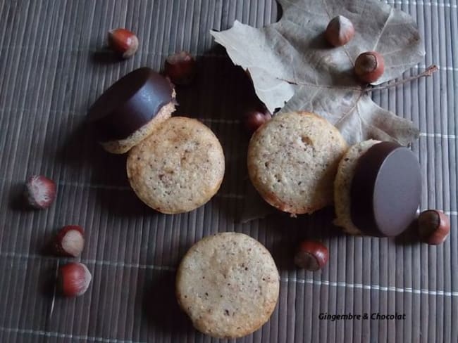 Financiers aux noisettes et coques de chocolat noir