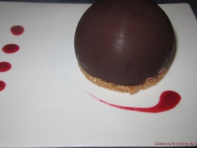 Dôme chocolat mousse framboise coeur blanc