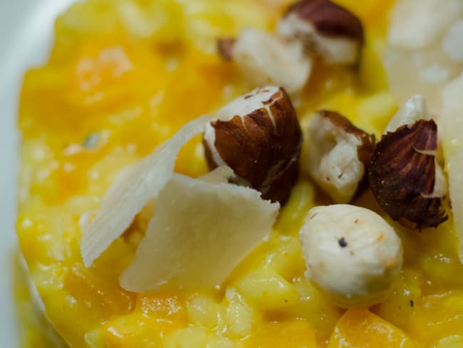 Risotto à la courge butternut, au curcuma et à la noisette