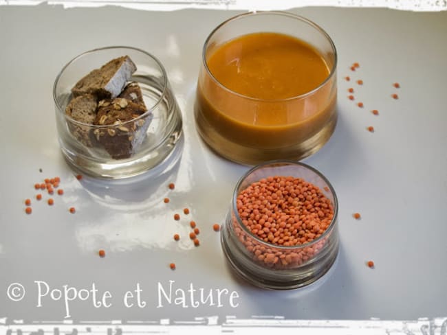 Soupe de lentilles corail à la poire et aux épices