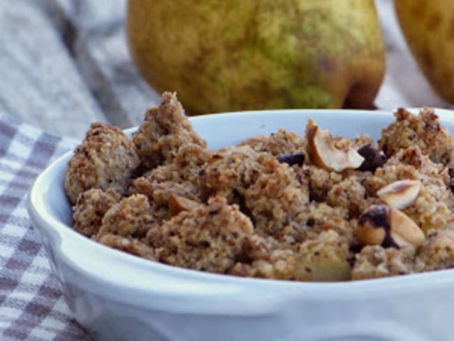 Crumble poires, chocolat et noisettes