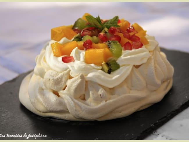 Pavlova aux fruits exotiques