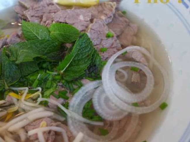 Soupe pho au boeuf de la cuisine vietnamienne