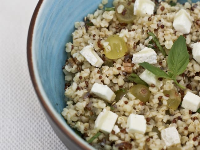 Salade de Quinoa, raisin, chèvre et noix de pécan