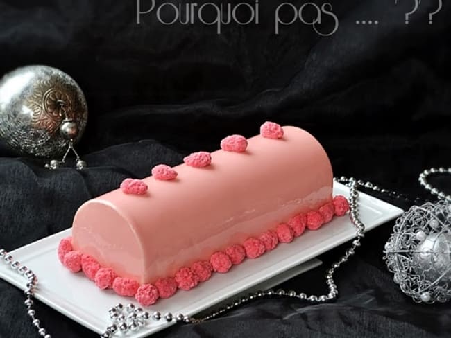 Bûche rose amande framboise