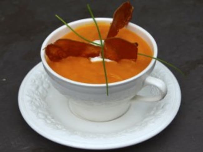 Velouté de butternut et chips de jambon Belloga