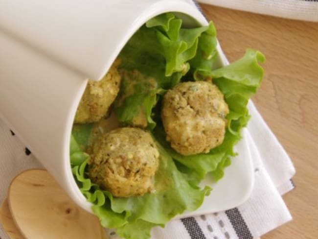 Boulettes de poulet aux cacahuetes et lait de coco