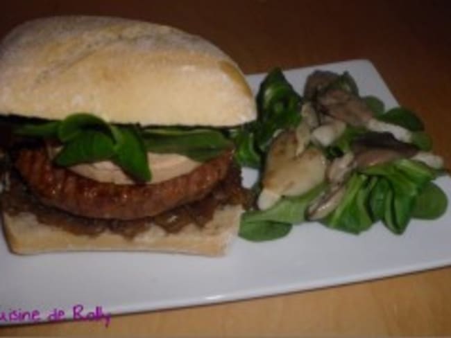 Burger au foie gras et compotée d'oignons