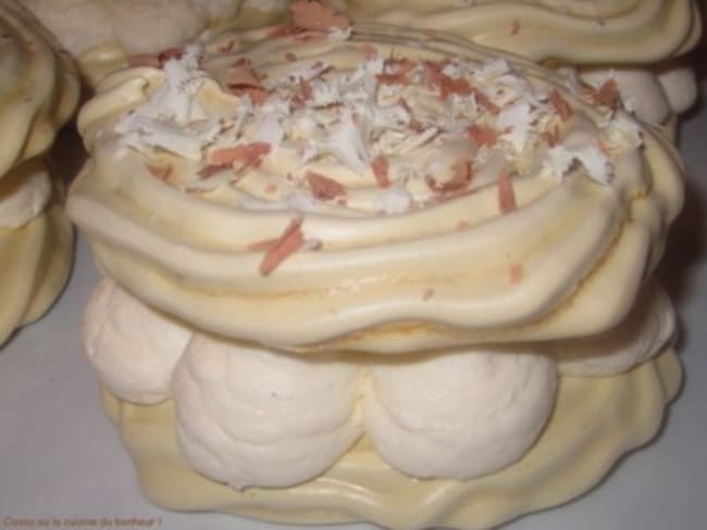 Meringue au café coeur chantilly à la vanille