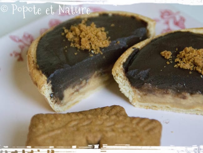 Tartelettes au chocolat vanillé fourrées à la crème de Spéculoos