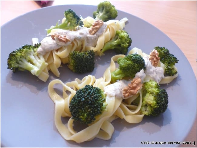 Tagliatelles aux brocolis et sauce aux noix