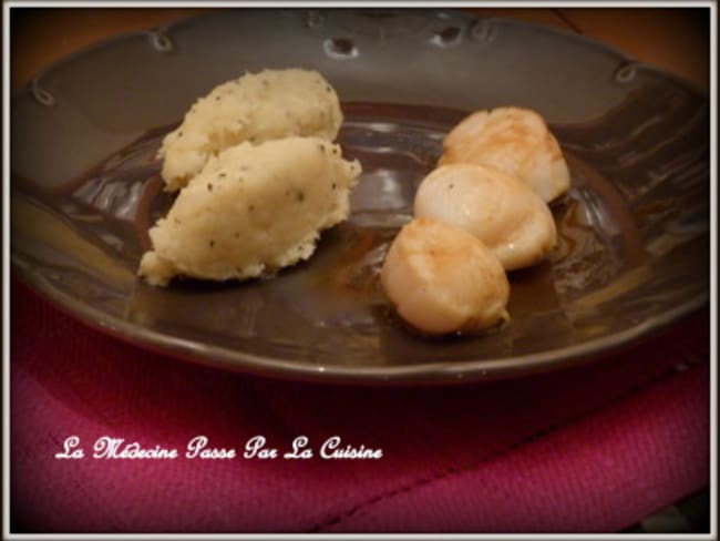 Saint jacques, vinaigre de mangue et écrasée de panais à la truffe