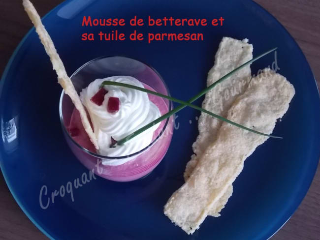 Mousse de betterave et tuile de parmesan