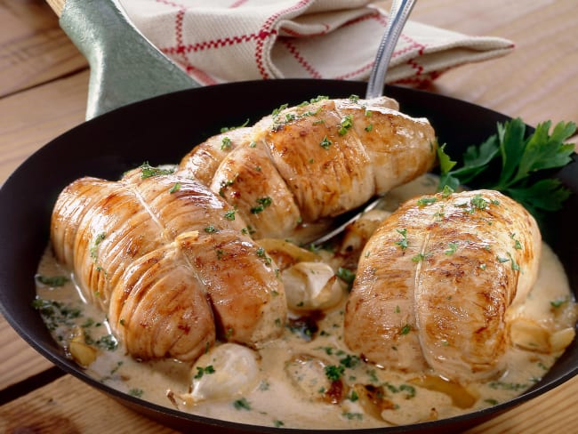 Paupiettes de veau à la crème dans une poêle