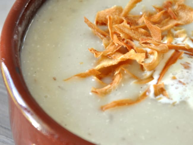 Soupe de panais et chips de panais