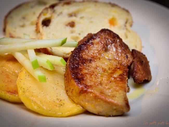 Foie gras poêlé, pommes fondantes et granny en battonets