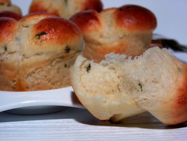 Petits pains parmesan et aux herbes