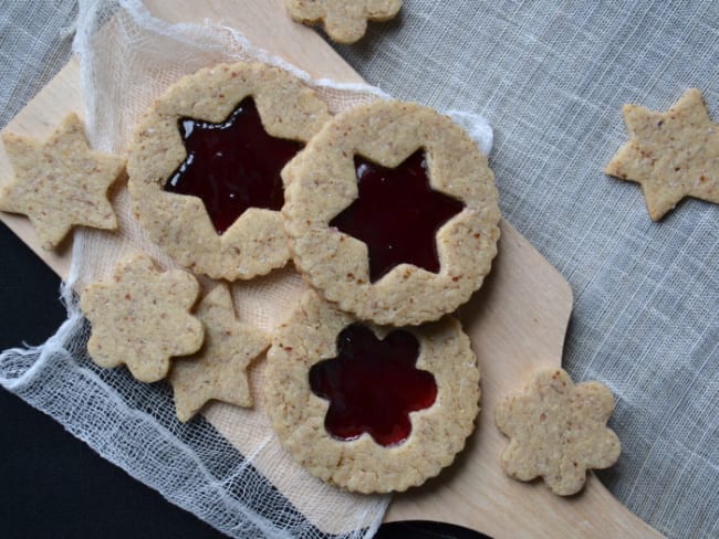 Biscuits sablés à la poudre de noisette et à la confiture