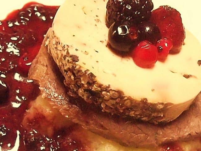 Tournedos de chevreuil rossini, sauce aux fruits rouges pour les fêtes