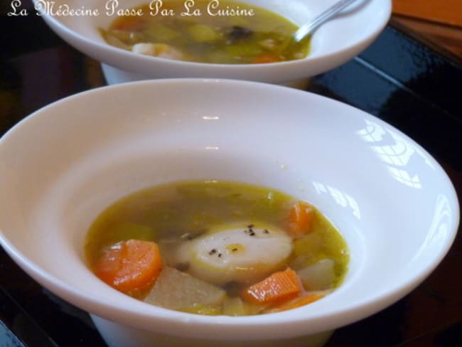 Bouillon de légumes et saint jacques pochées