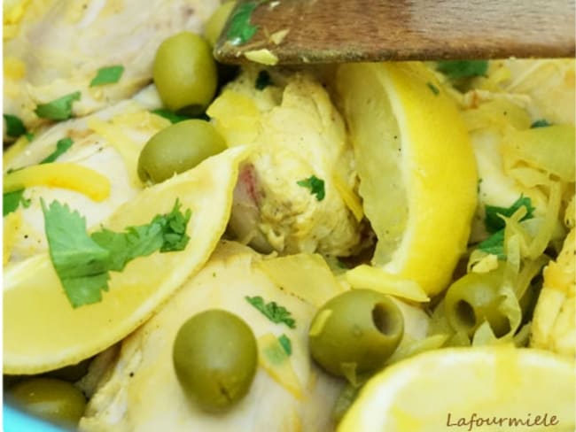 Tajine de poulet au citron et olive vertes