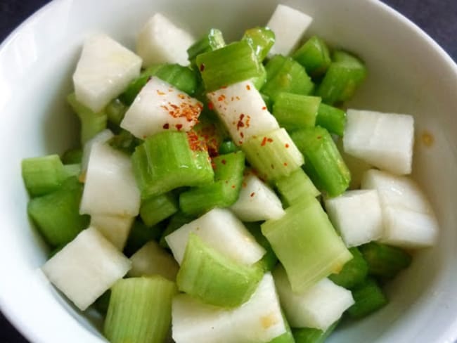 Salade fraîcheur céleri et radis noir à la vinaigrette de clémentine