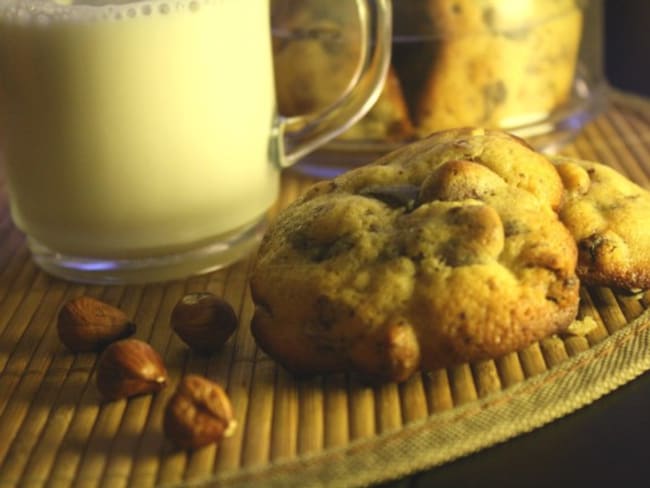 Cookies moelleux aux raisins secs, noisettes et chocolat