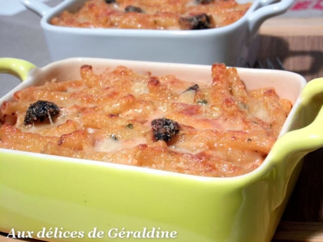 Gratin de macaronis au fromage et aux olives