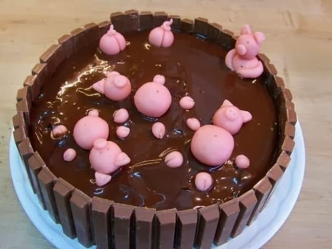 Gâteau bain de boue des cochons mignons irrésistible