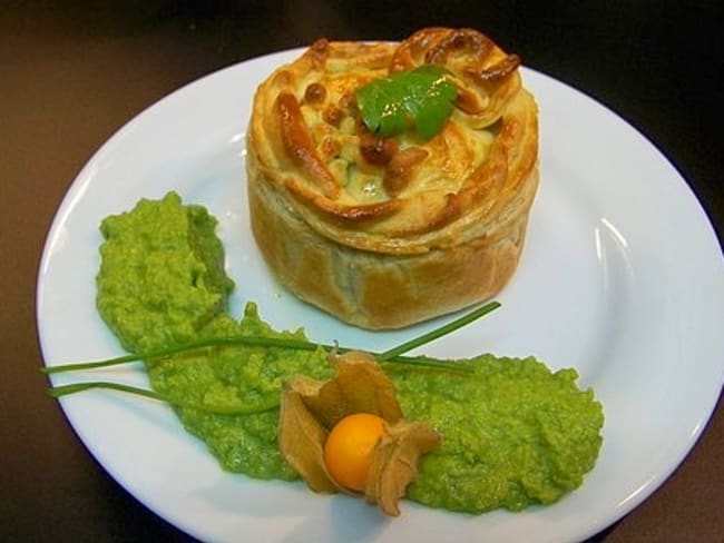 Chicken and mushroom pie ou tourte au poulet et champignons et purée de petits pois