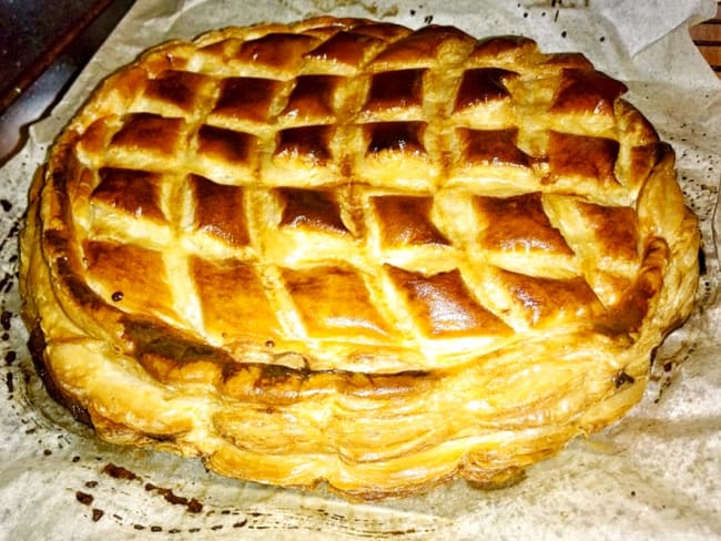 Galette des rois aux pommes flambées au rhum vieux