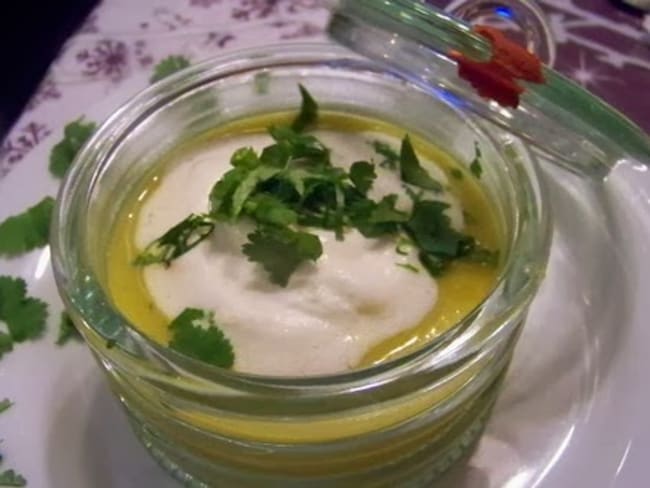 Soupe veloutée de panais au curry et lait de coco