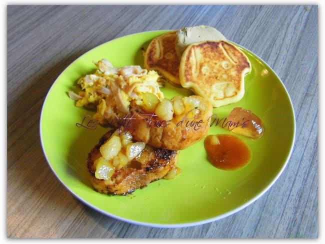 Pancakes, pain perdu, poires poêlées et oeufs brouillés