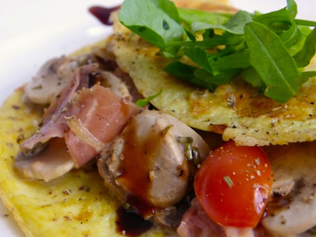 Omelette farcie aux champignons et prosciutto