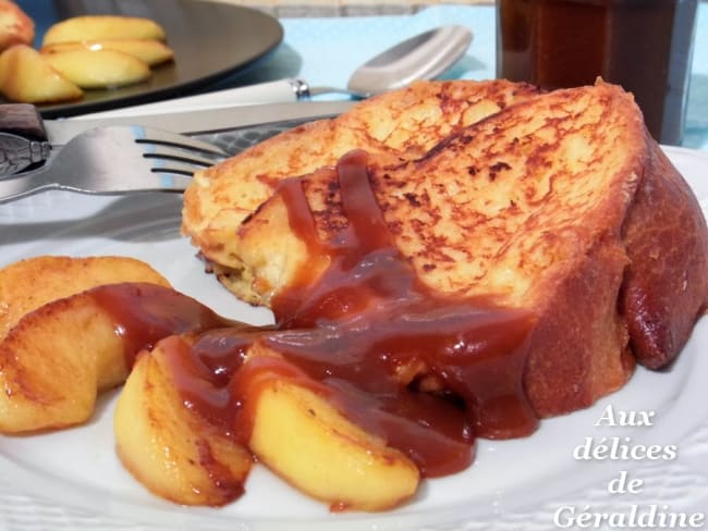 Brioche perdue aux pommes dorées et sauce caramel au beurre salé