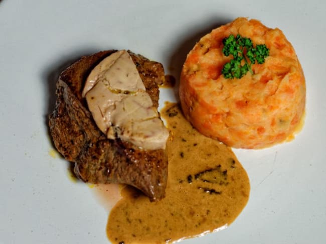 Pavés d'antilope marinés au miel, sauce au foie gras