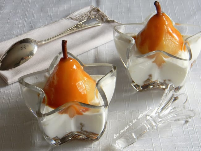 Coupe de poires pochées et crème caramel au beurre salé