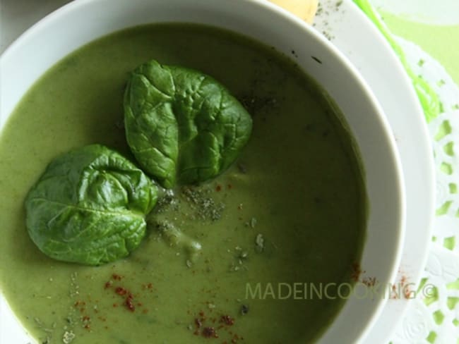 Velouté de pommes de terre, épinard et lait fermenté