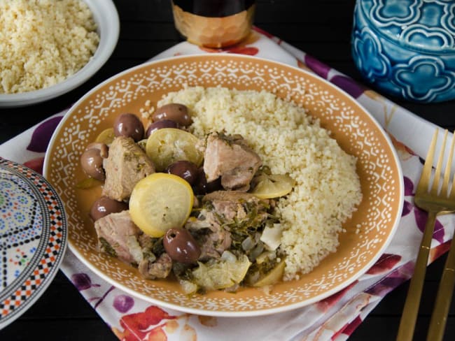 Tajine d'agneau aux citrons confits et aux olives violettes