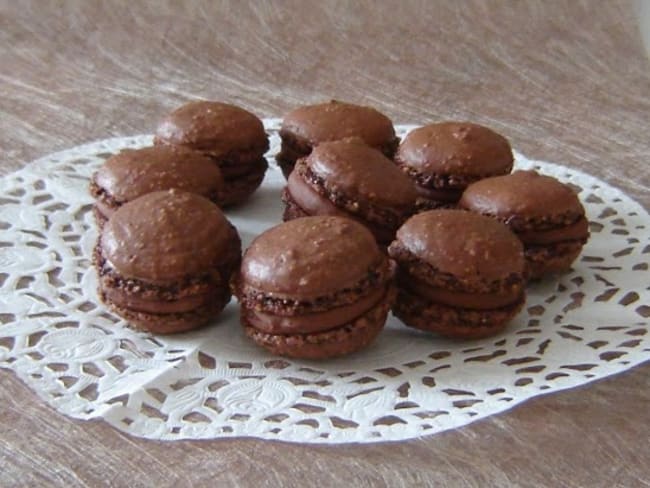 Le macaron au chocolat et fève de tonka