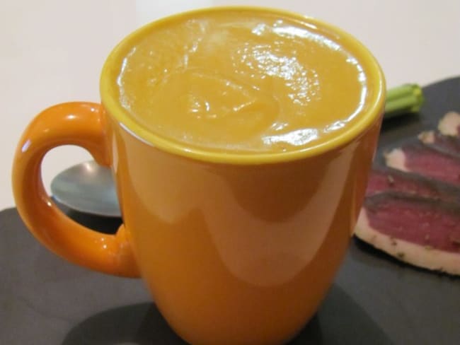 Velouté de butternut à la fève tonka