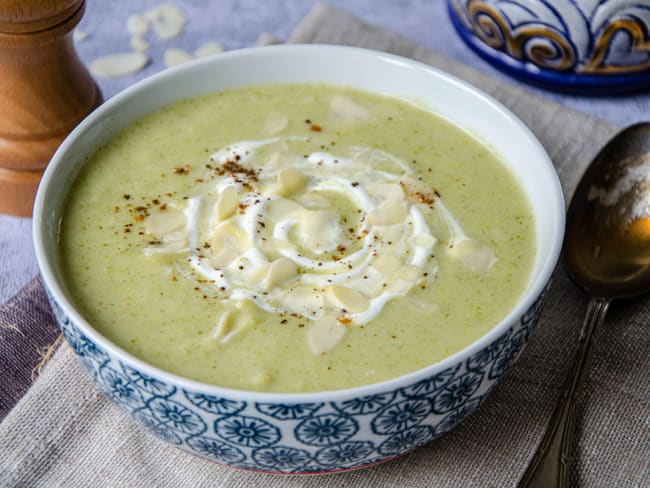 Soupe brocolis amandes