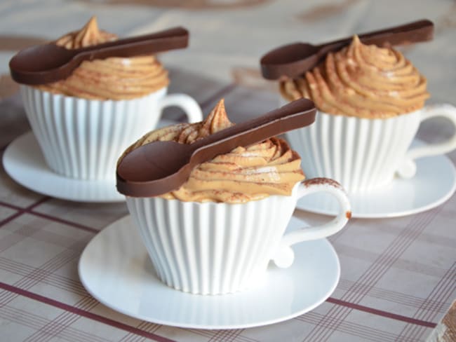 Cupcakes cappuccino et cuillères chocolat